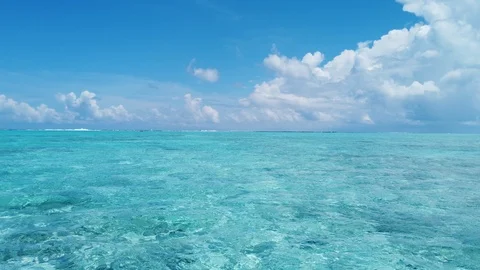 Seamless Loop video: Beautiful ocean seascape against sky, Turquoise sea Video stock 117463790