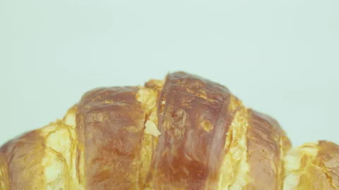 Seamless loopable 4k footage rotating of sweet fresh croissant Видео 232924324