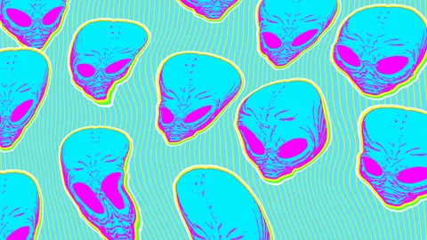 Seamless loopable animation of alien heads cartoon style with turbulence effect Video stock 254093458