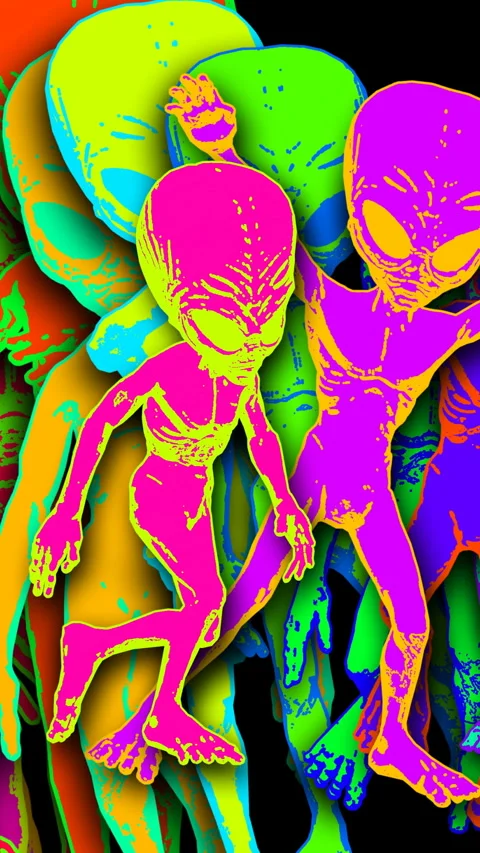 Seamless loopable vertical video  animation of rainbow aliens swing dancing in 動画素材 304818538