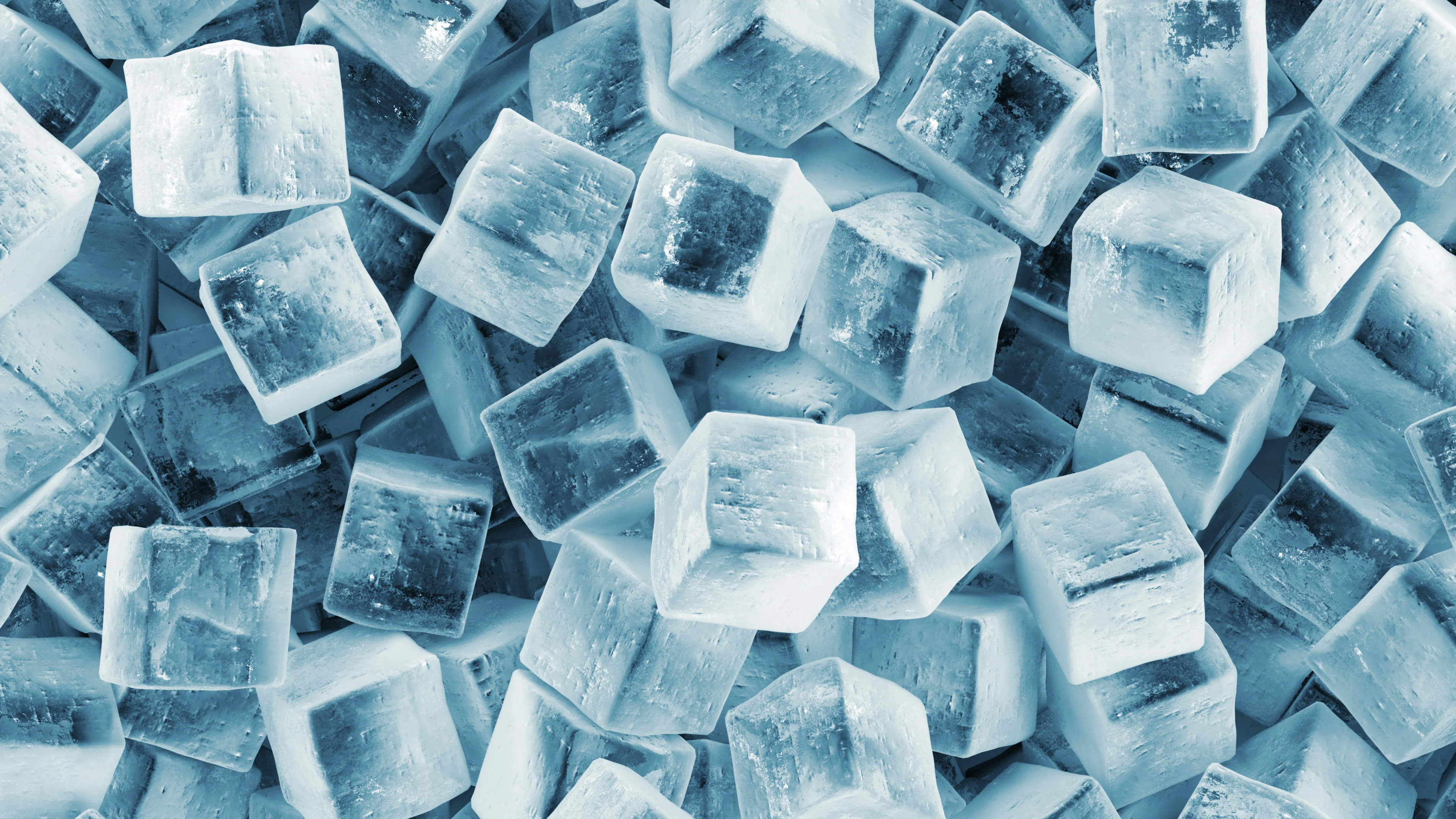 Кубики льда падают
