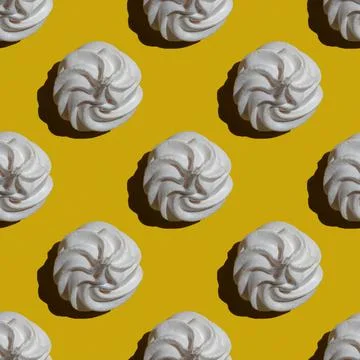 Seamless marshmallow or meringue pattern isolated on yellow background. Sweet Foto stock