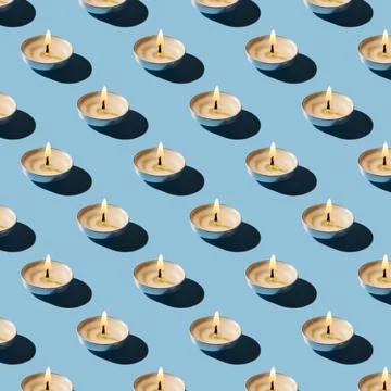 Seamless pattern of burning tea light candles. Fotos de archivo