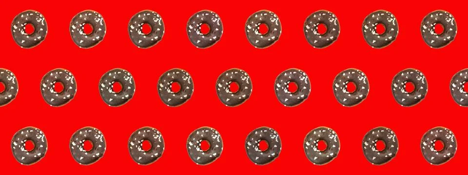 Seamless pattern of chocolate donuts on a red background. Foto stock