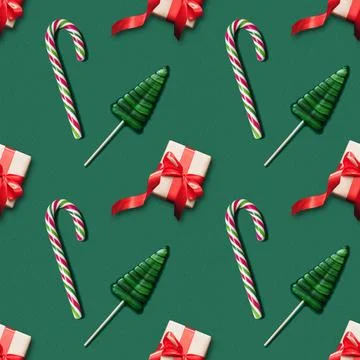 Seamless pattern of Christmas candy cane, lollipop, gift on green. Xmas. Foto stock