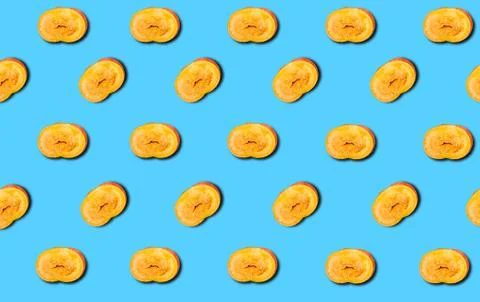 Seamless pattern of cut ripe pumpkin isolated on turquoise background. Stock-Fotos