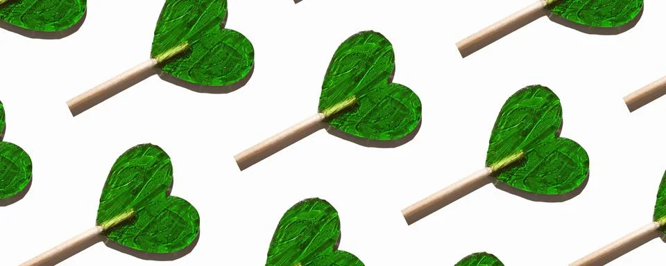 Seamless pattern of green candy hearts Foto stock