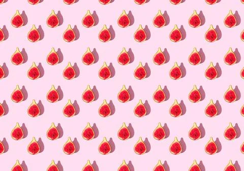 Seamless Pattern of Halved Fresh Figs on Light Pink Background Foto stock