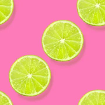 A seamless pattern of lime circles on a vibrant pink background, a fruity citrus 스톡 사진