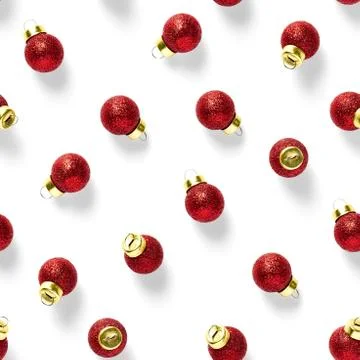 Seamless pattern with red Christmas decorations on white background. Christma Foto stock