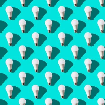 Seamless pattern. white lightbulbs is up on turquoise background. geometric a Stock Photos