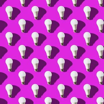 Seamless pattern. white lightbulbs is up on violet background. geometric arra Stock Photos