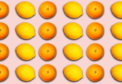 Seamless pattern with whole lemons and oranges on a pink background. 스톡 사진