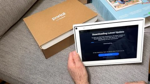 Seamless Setup and Updates for Facebook Portal Foto stock