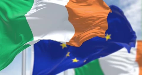 Seamless slow motion loop of the national flag of Ireland waving in the wind Stock Footage 194461398