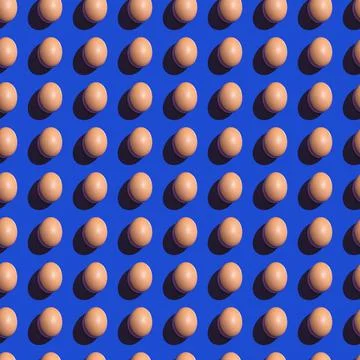 Seamless texture background pattern from eggs on a colored background. Minima 스톡 사진