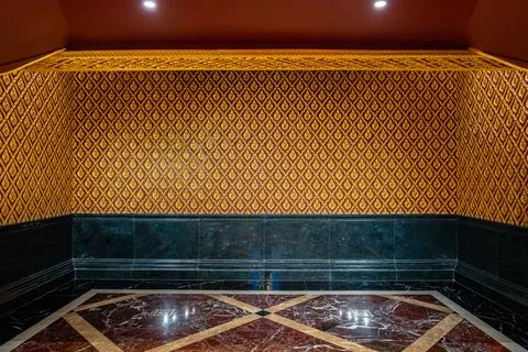 A seamless Thai inspired backdrop presents intricate gold and red pattern d.. 库存照片