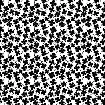 Seamless vector pattern design with four leaves lucky clover silhouettes over Ilustração Stock
