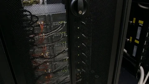 Seamlessly looping animation of rack servers in data center 스톡 동영상 71007126