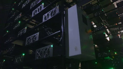Seamlessly looping animation of rack servers in data center 스톡 동영상 76837309