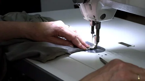Seamstress sews on a sewing machine Видео 94144582