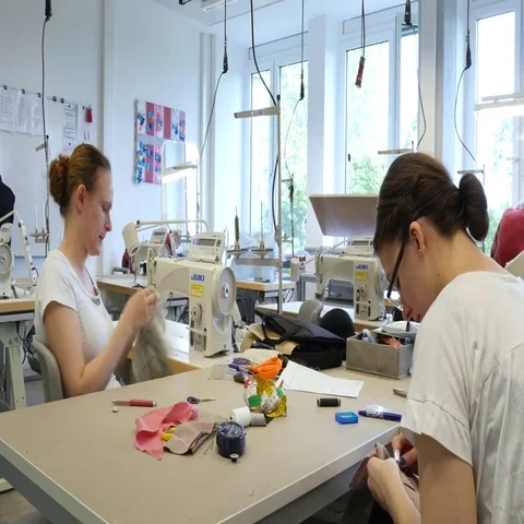 Seamstress in tailoring 動画素材 69439004