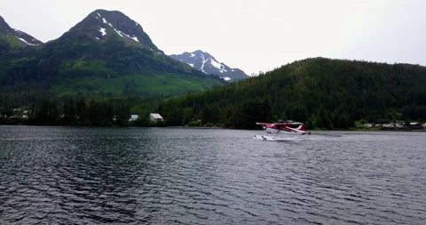 Seaplane Taking off from lake Vídeos de archivo 138127845