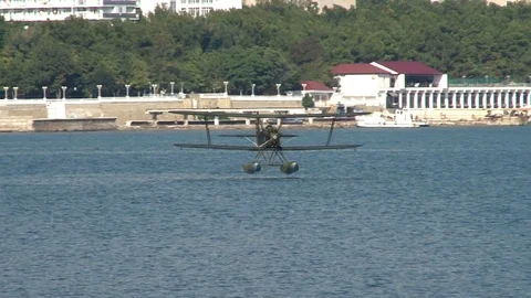 Seaplane U-2 / Po-2 (NATO: “Mule”) lands on water. Video stock 123329289