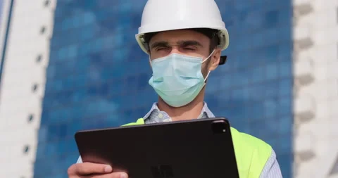 A seaport worker with a mask Stockbeeldmateriaal 140289812