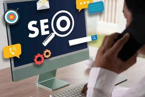 Search Engine SEO startup project man Searching information SEO performance Foto stock