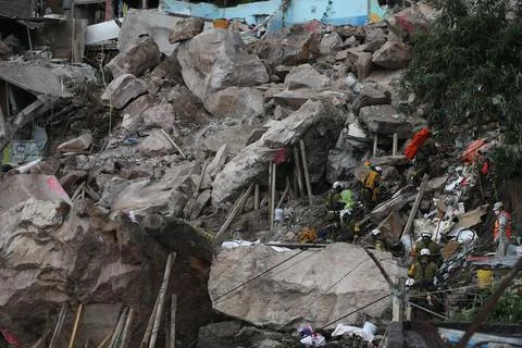 Search for missing people continues in the aftermath of landslide in Mexico, Tla Stock Photos