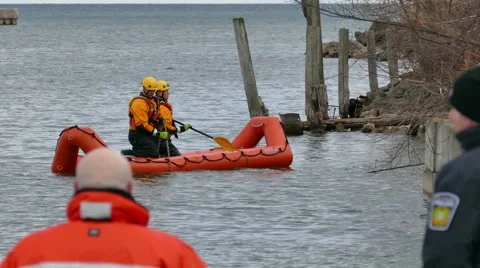 Search &amp; Rescue underway on river with inflatable boat Video stock 64109260