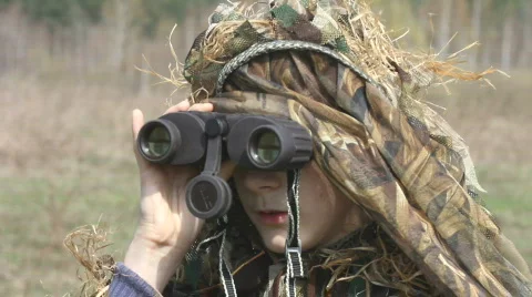 Searching with binocular Video stock 693678