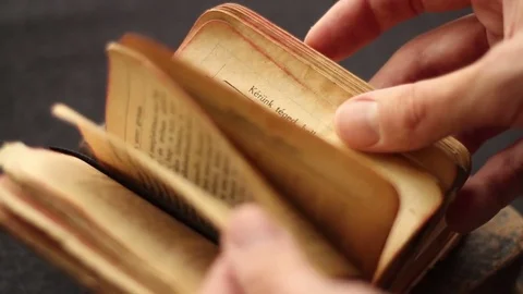 Searching in a religious book Vídeo Stock 73828080