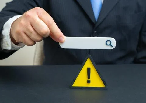 Searching for a solution to a problem on the Internet. Warning sign and searc Foto stock