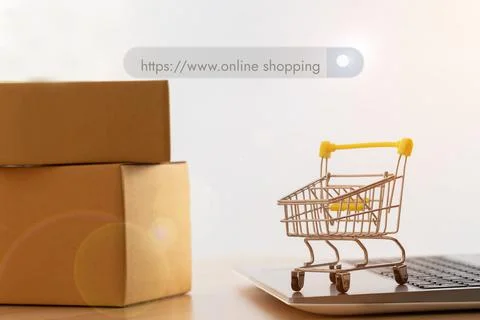 Searching with text " https://www.online shopping" and shopping cart or troll Foto stock