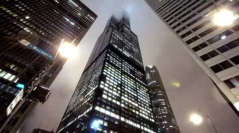 Sears Tower in Fog 2 Vídeo Stock 521103