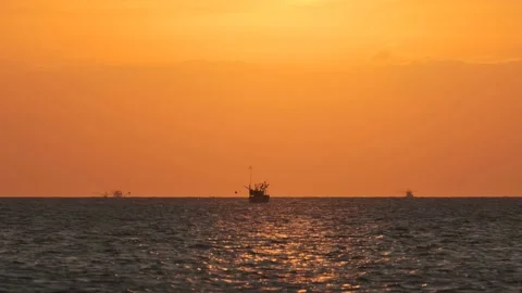 Seascape of beautiful ocean at sunset. Stock Footage 167960041
