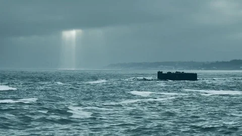 Seascape in the cloudy weather 動画素材 84605628