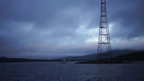 Seascape in the evening with a view of a high-voltage tower. 库存影片 137281965