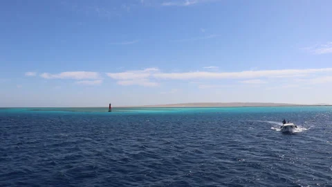 Seascape in motion, panoramic view of the azure waters of the Red Sea Stockbeeldmateriaal 159438210