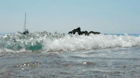 Seascape sail bot and rocks Video stock 27653584