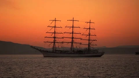 Seascape with a sailboat on the background of the sunset Video stock 154168448