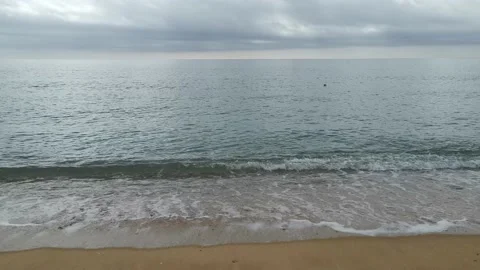 Seascape with sandy beach 库存影片 141301479