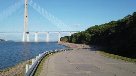 Seascape with a view of the Russian bridge. 库存影片 121945145