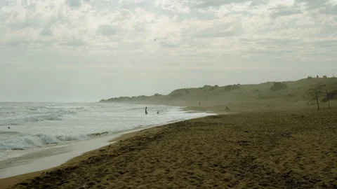 Seascape. Waves breaking on sandy shore of stormy Mediterranean sea. Greece. 4K Vídeo Stock 115772018
