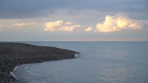 Seashore at beautiful sunset with pink cloud 動画素材 105899862