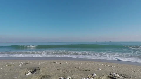 Seashore waves Video stock 58587186