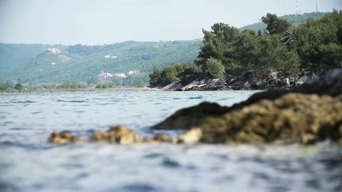 Seaside view of stone beach and isla with adriatic flora in slow motion Vídeo Stock 84802791
