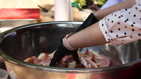 Season the meat 3 Video stock 312954449